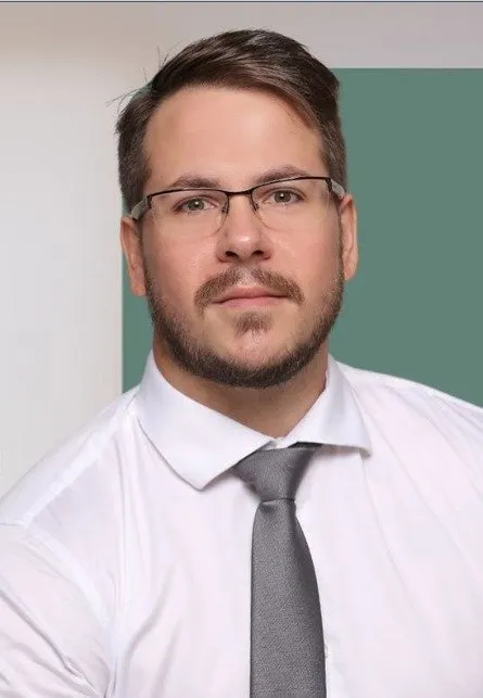 Dr. Diego Escobar, Urologista